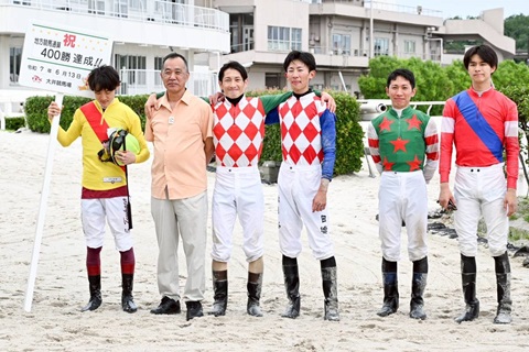 佐野厩舎４００勝